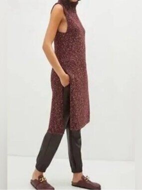 Sleeveless Rib-Knit Long Tunic in Burgundy